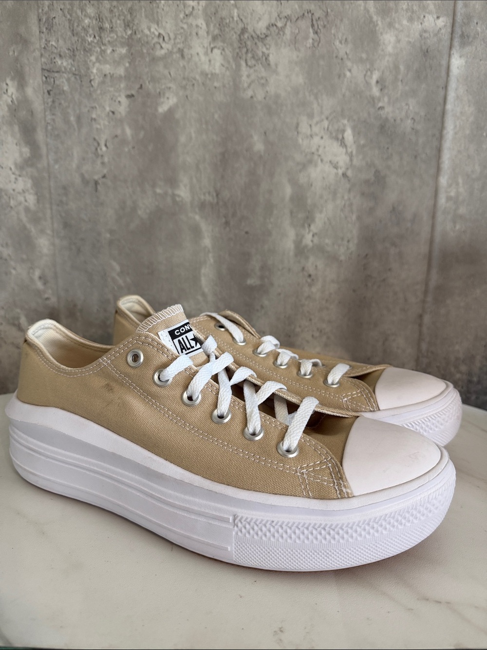 Converse chuck Taylor all star beige low top platform sneakers w sz 11 women’s
